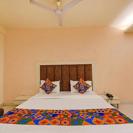 Hotel Fabexpress Seven Heaven à New Delhi Extérieur photo