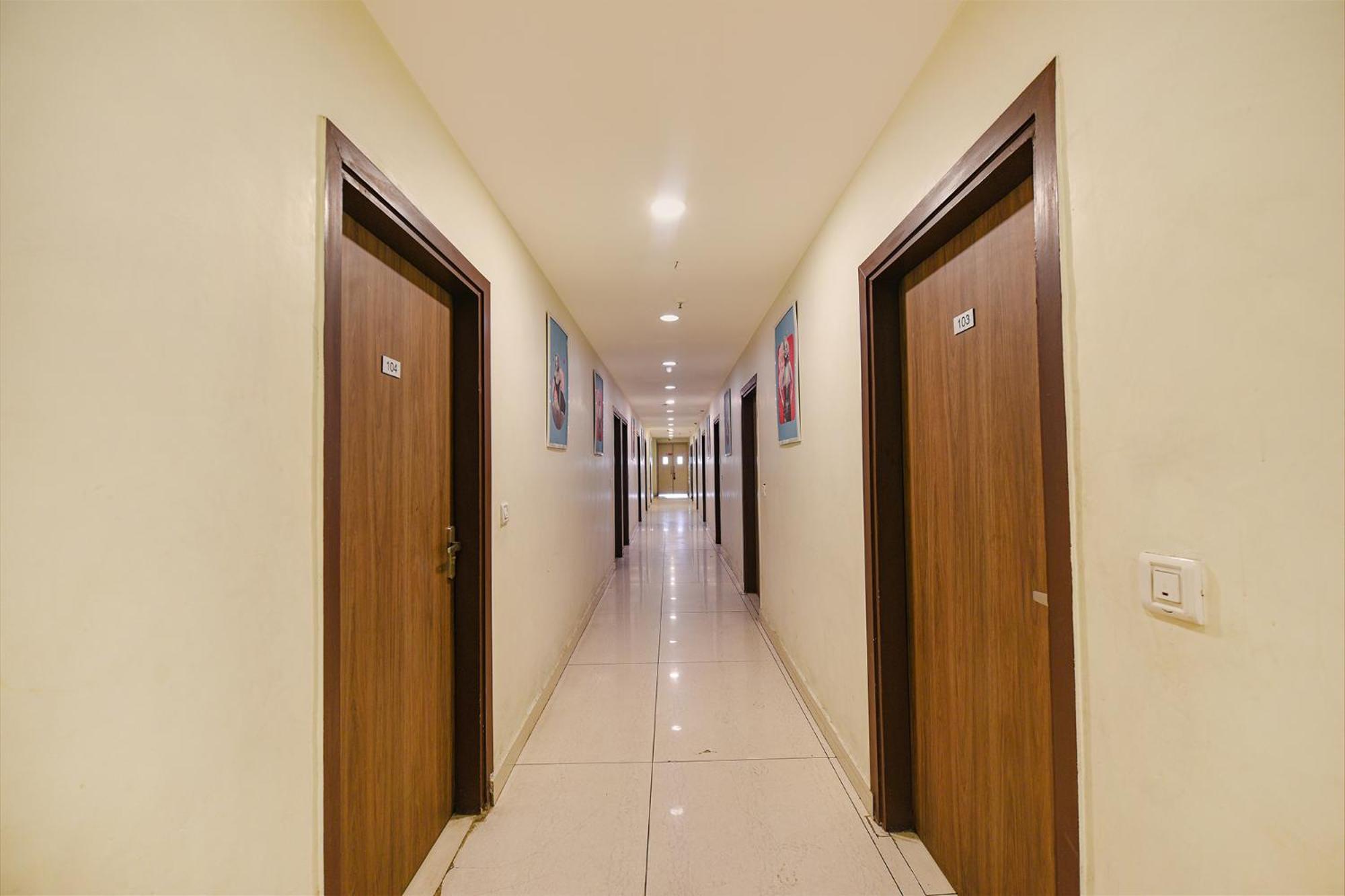 Hotel Fabexpress Seven Heaven à New Delhi Extérieur photo